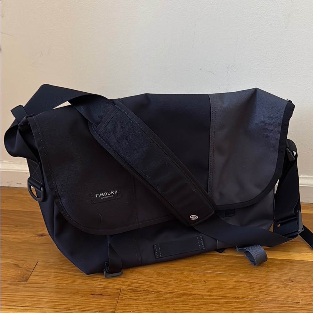 Timbuk2 Black Messenger Bag with Adjustable Strap and Spacious Design